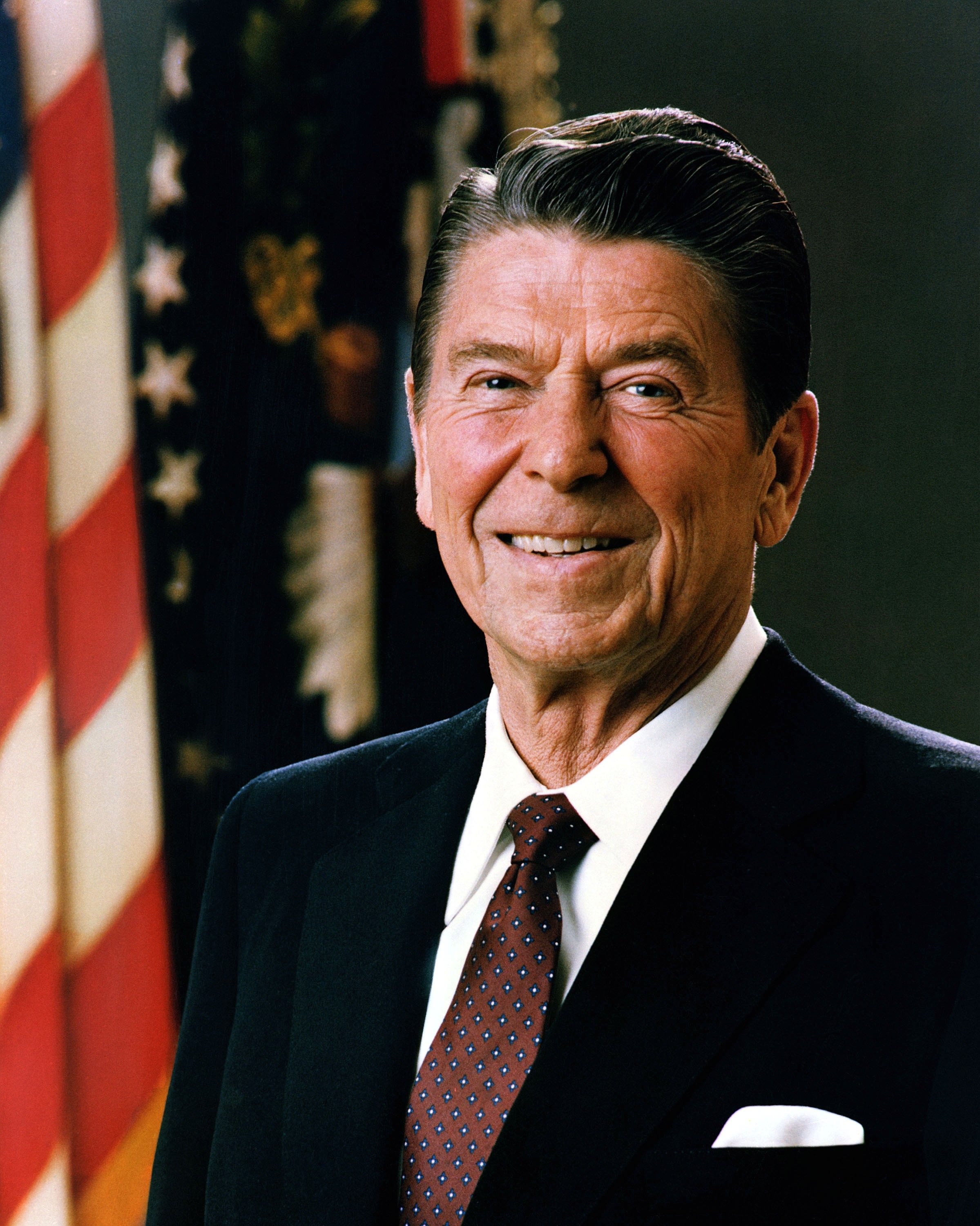 https://upload.wikimedia.org/wikipedia/commons/1/16/Official_Portrait_of_President_Reagan_1981.jpg